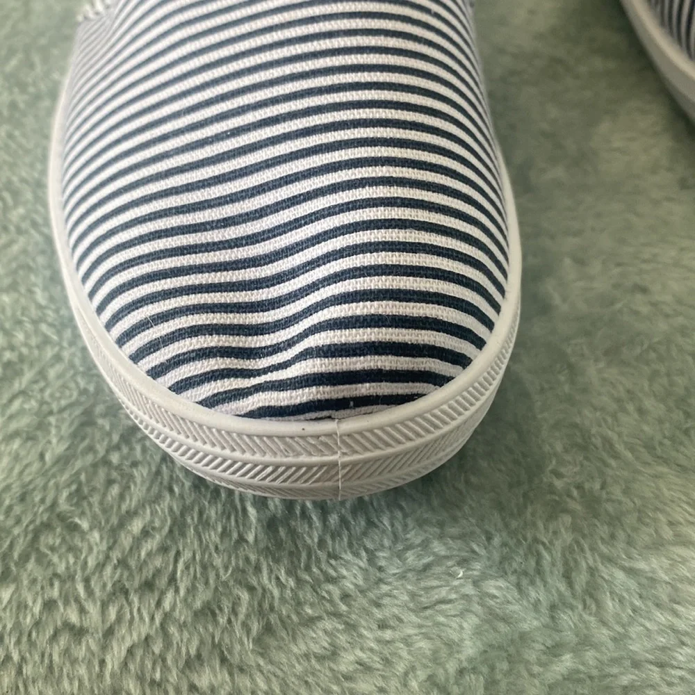 NWT Dark navy and white slip on striped shoe 11 - Picture 12 of 13